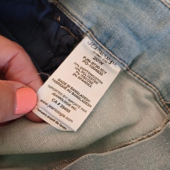 NEW WITH TAGS Jean Shorts - Frankie & Stella - Distressed 20W (5987 - Picture 6 of 7